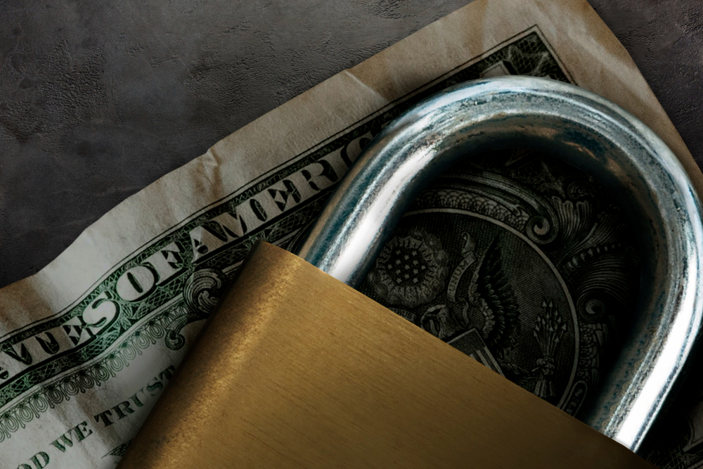 تاثیر قیمت دلار بر بازار آهنآلات؛ چرا بازار فولاد به دلار وابسته است؟