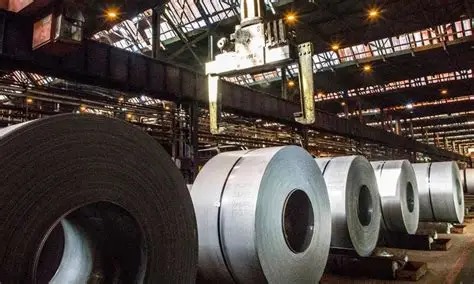 بازار آهن در آستانه تغییر بزرگ؛ اثرات توامان بنزین و دلار