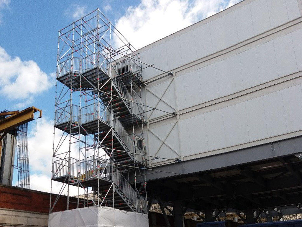 داربست فلزی کنسولی چیست؟ مزایا و معایب + نحوه نصب و کاربردها