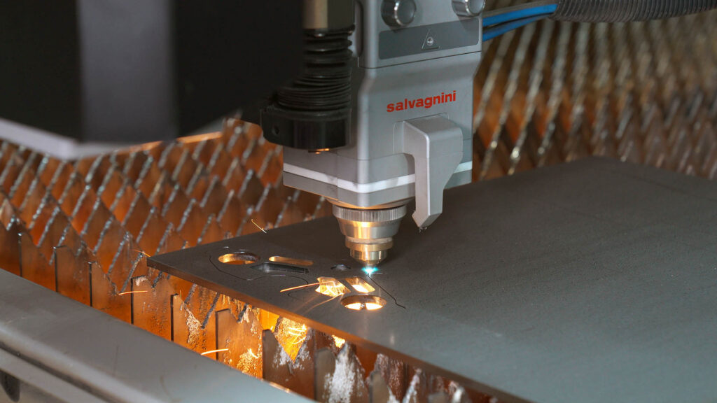 هوابرش چیست؟ (کاربرد، مزایا + محدودیت‌ها در برش مقاطع فلزی)